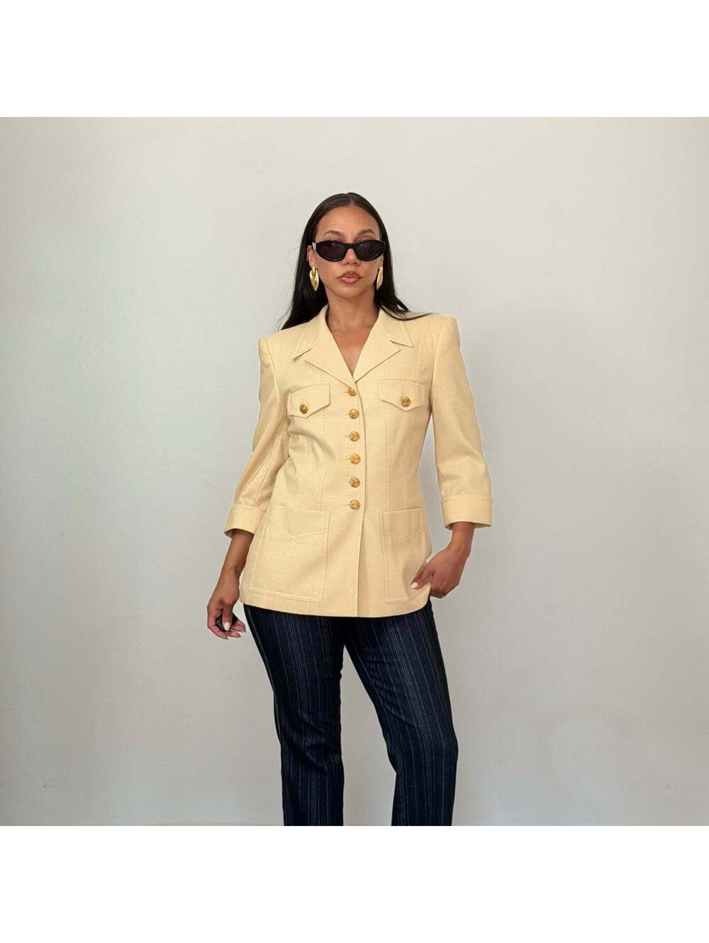 Escada - Picture 5 of 9